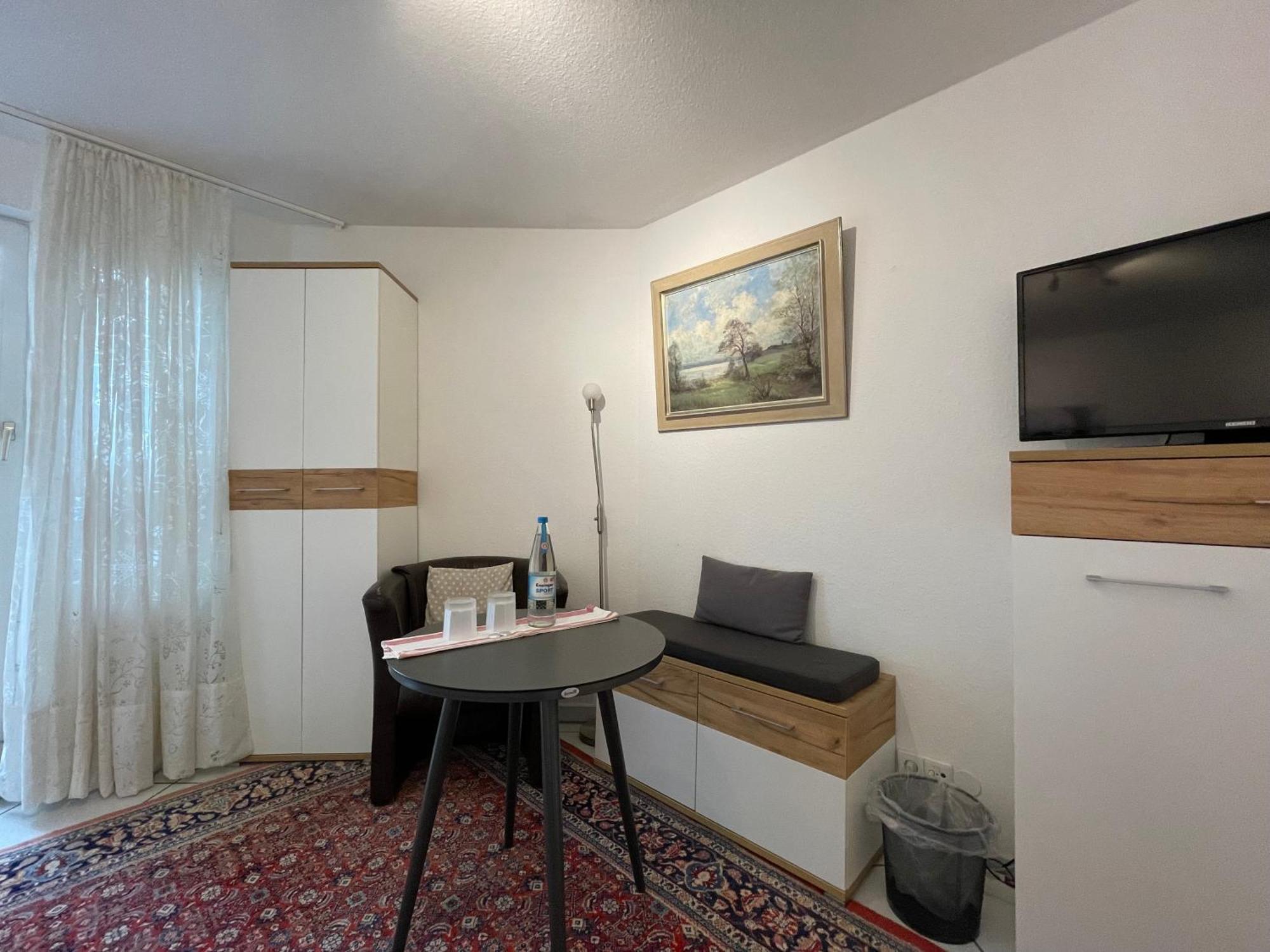 Gaestezimmer Bei Ingrid Tübingen Exterior foto